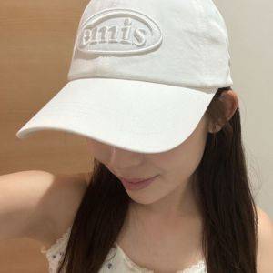 夏のコーデを格上げ♪カジュアルにもきれいめにも合う白キャップを購入