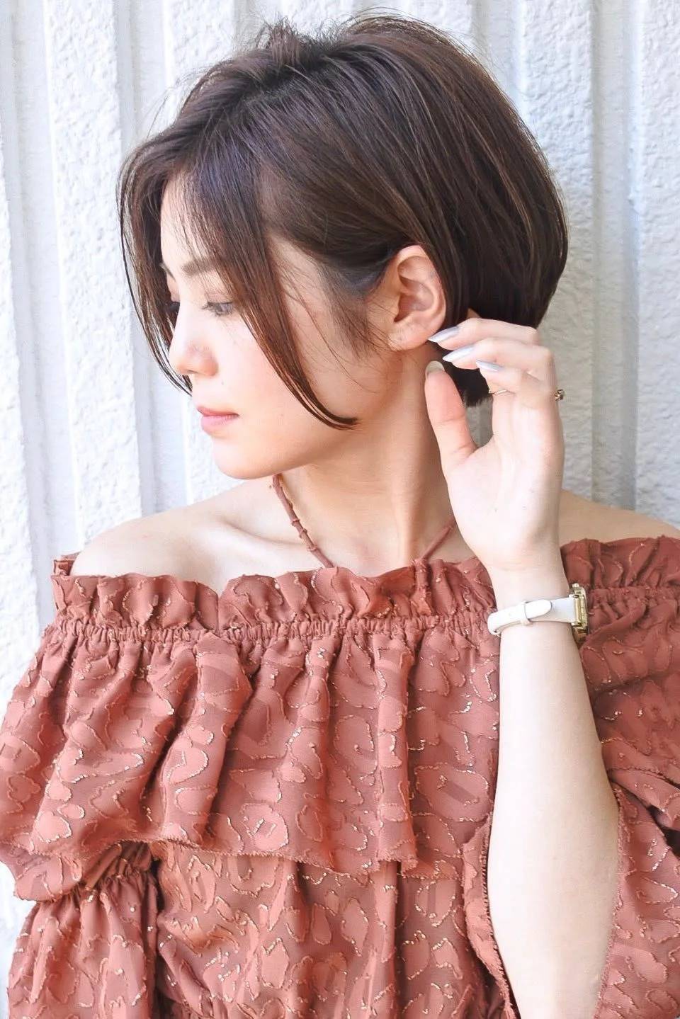 横顔美人見え前下がりショート