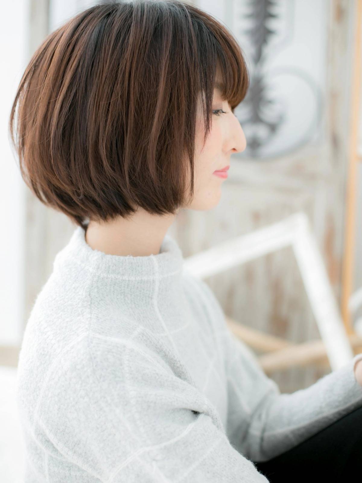 前下がりのレイヤーボブ