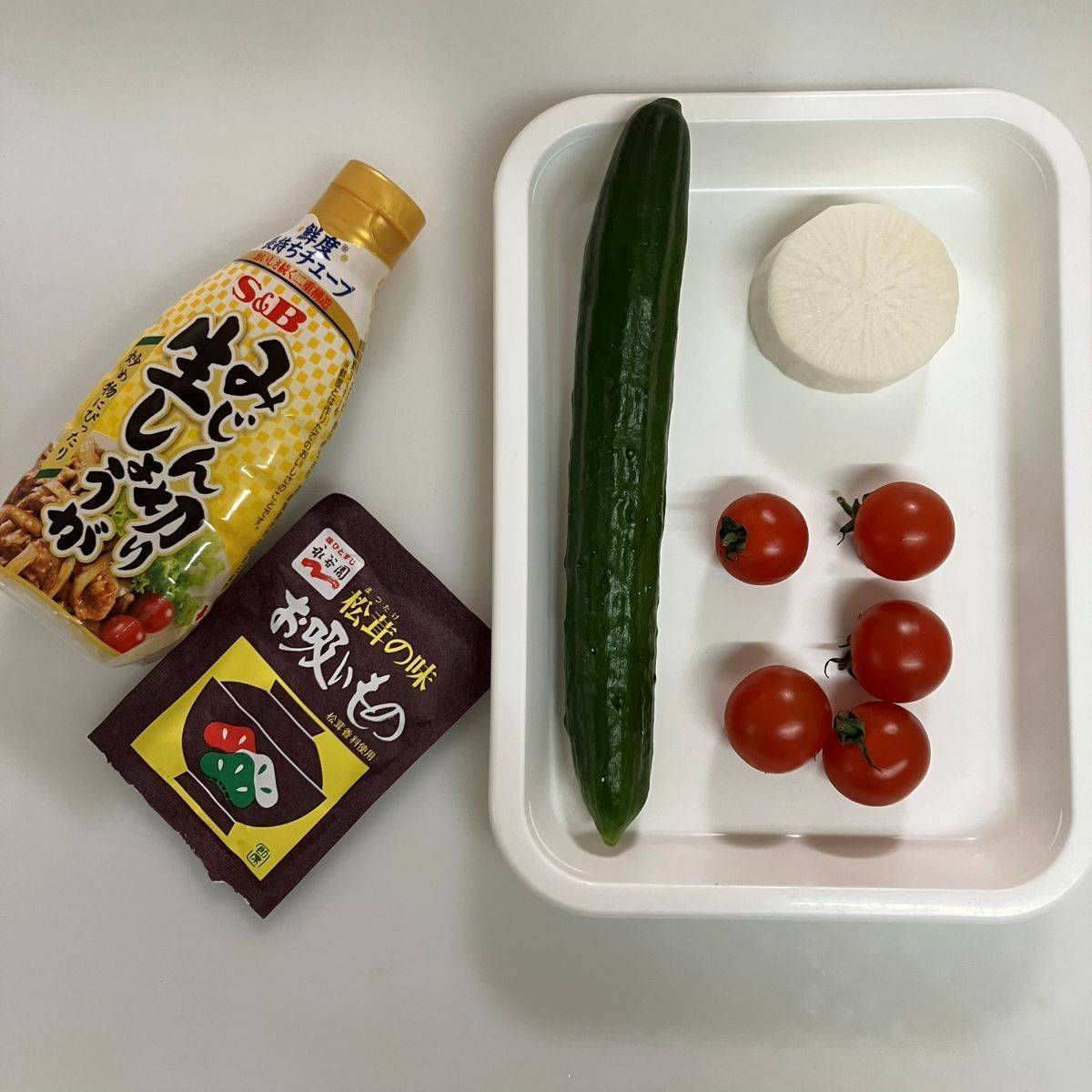 永谷園公式の「待つだけでトマトときゅうりの浅漬け」のレシピ