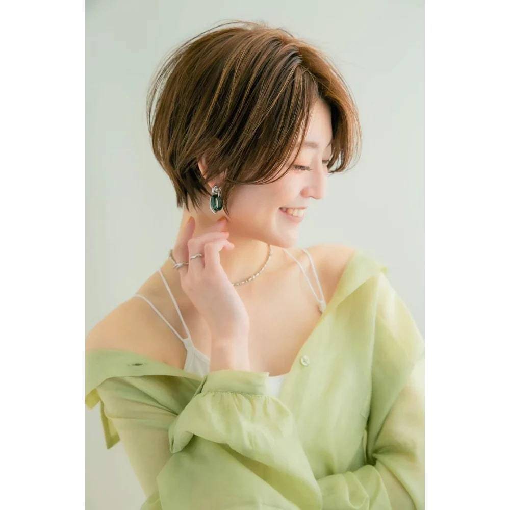 センターパートの美人ショート