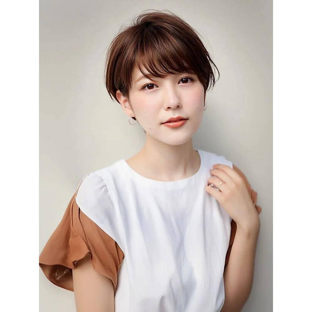 丸みのある耳掛けショート