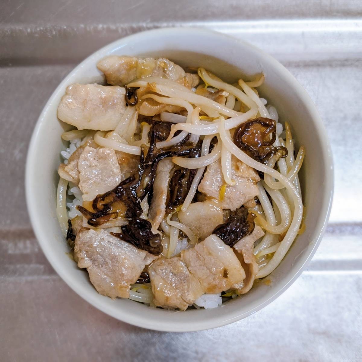 くらこん公式の「塩こんぶの中華丼」のレシピ