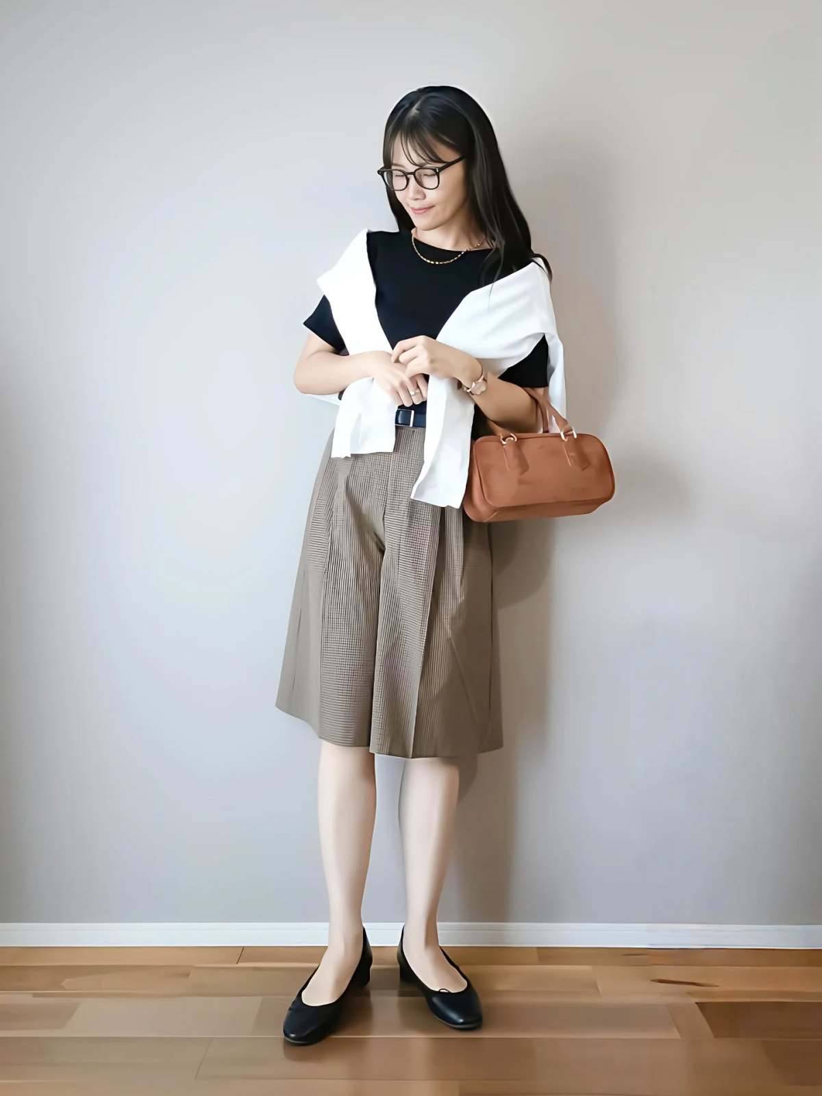 Tシャツの上に肩掛けする！