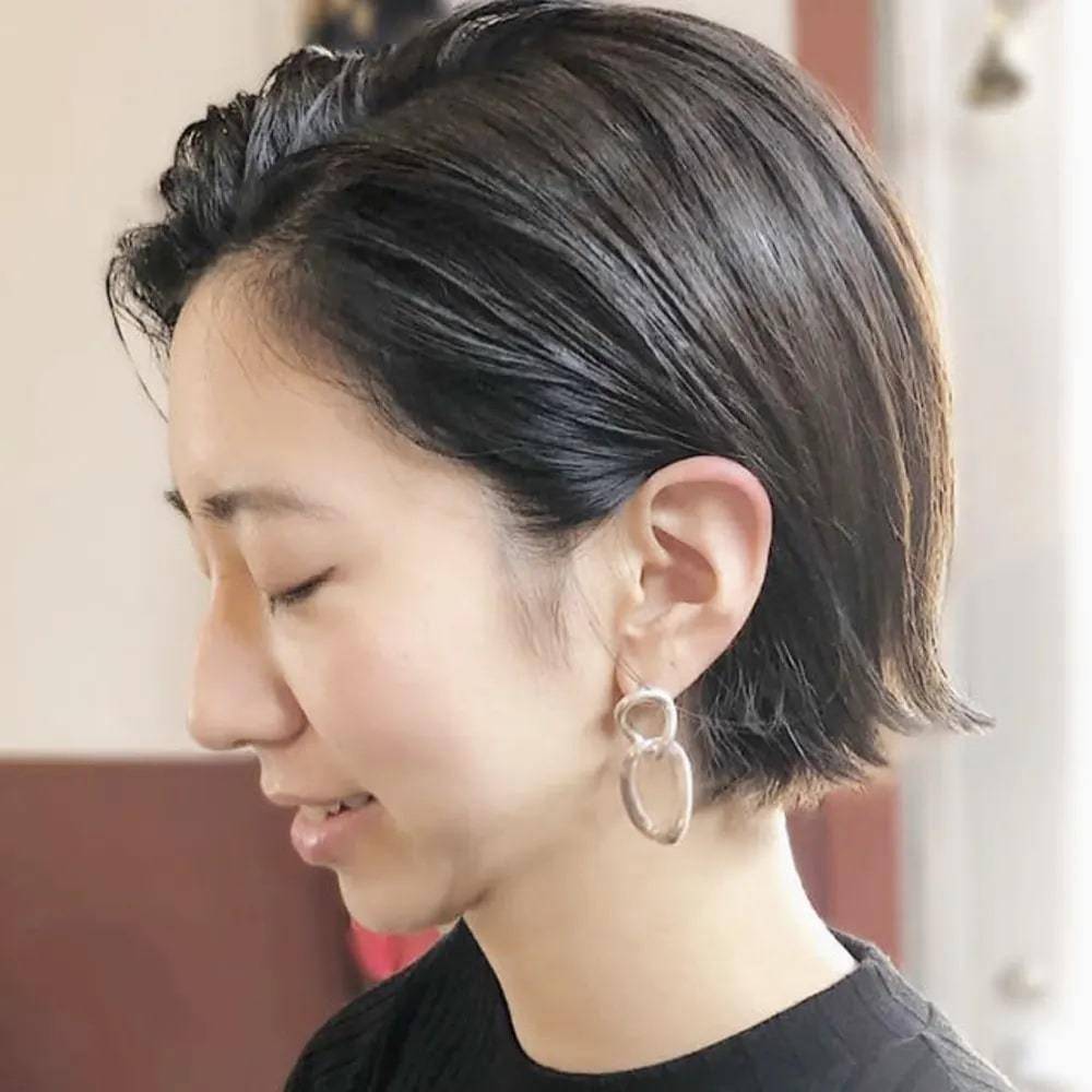 タイトな束感ミニボブヘア