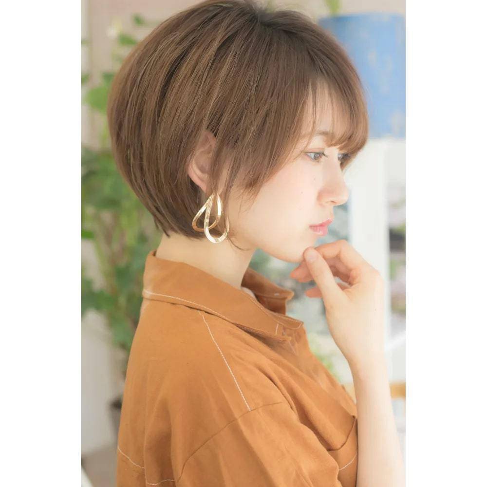ベージュ系の丸みショートボブ