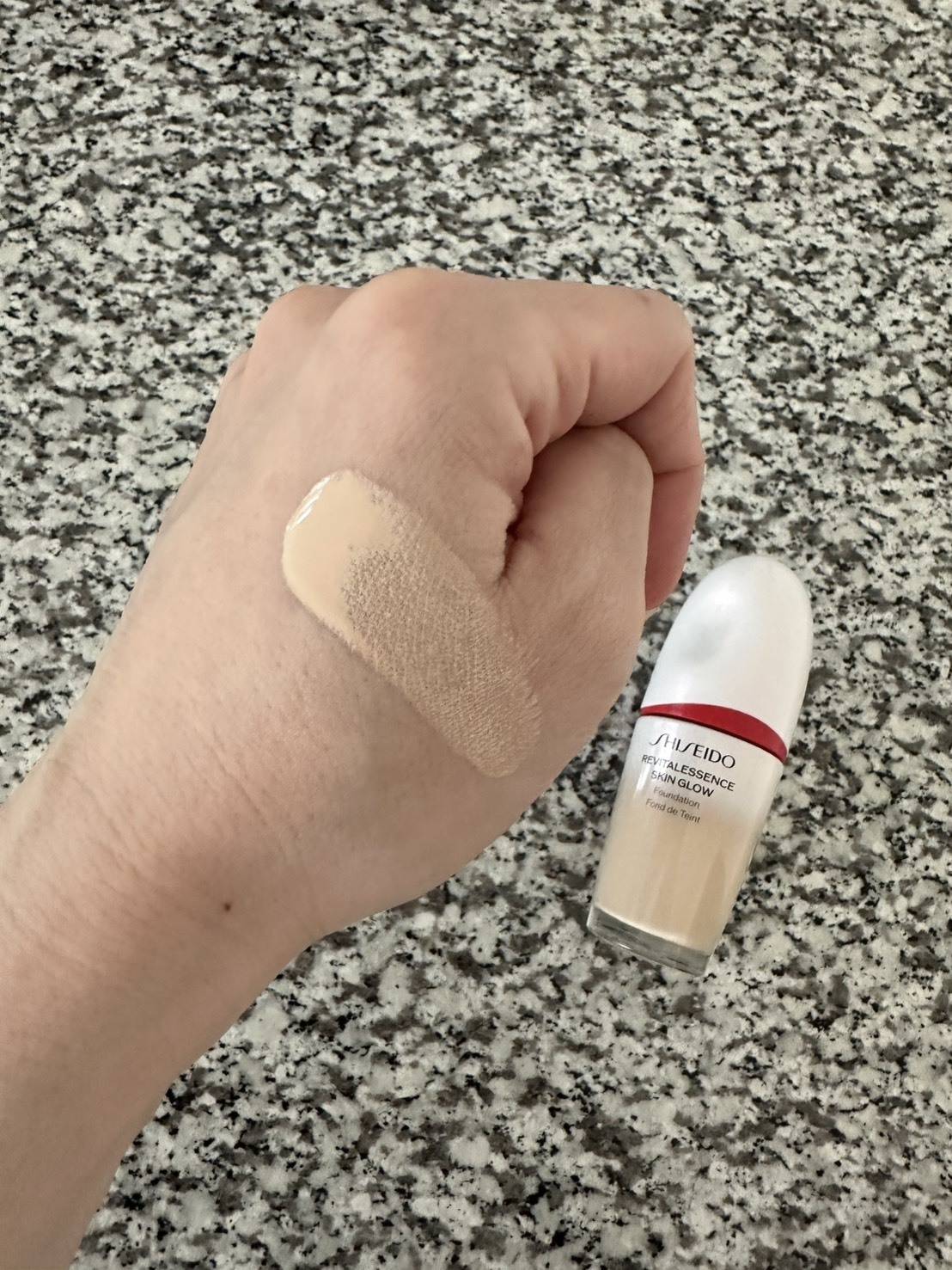 SHISEIDO エッセンス スキングロウ ファンデーション
