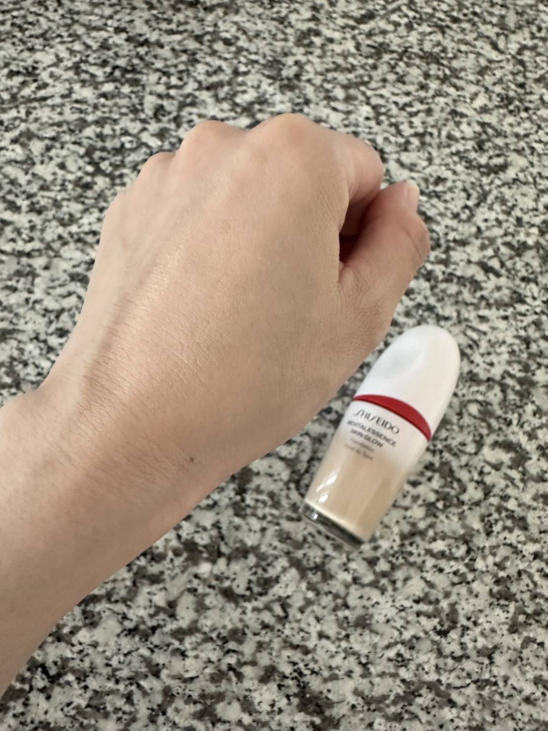 SHISEIDO エッセンス スキングロウ ファンデーション