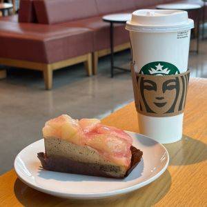 夕方には完売していることも！毎年人気の【スタバ】の桃づくしメニュー