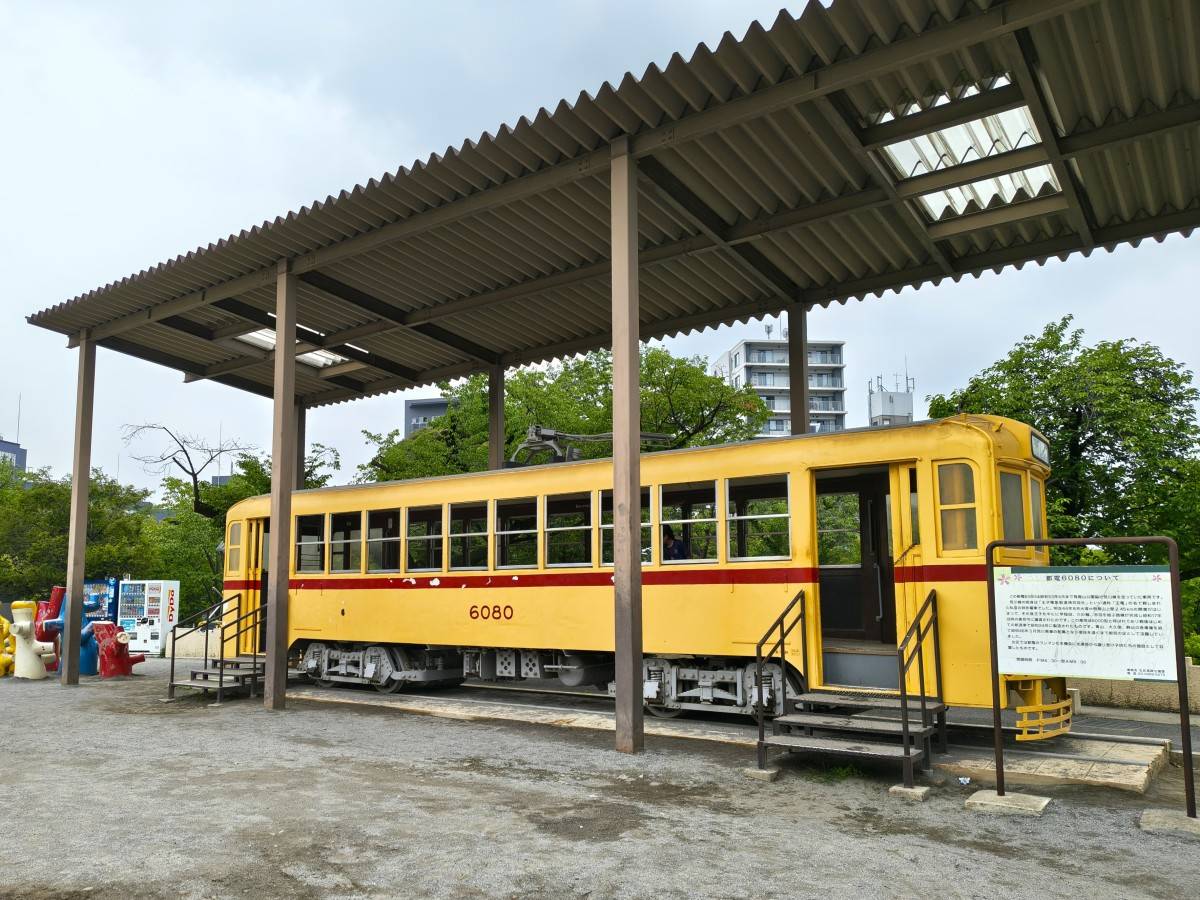 黄色い電車車両の実物