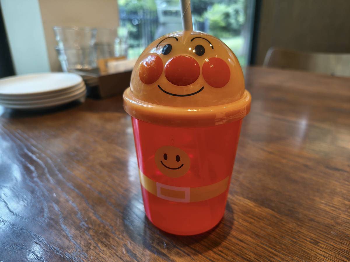 ストロー付きアンパンマンのコップ