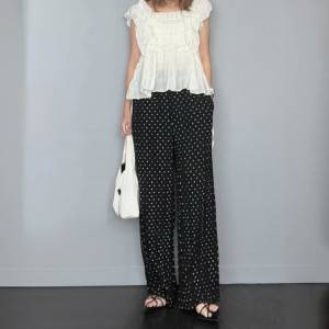 【2026年7月】こう着ると大人可愛い……。初夏のワイドパンツコーデ5選