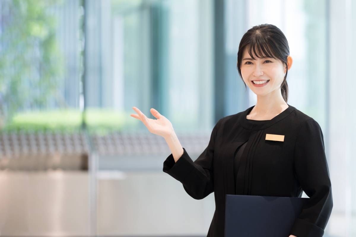 受付業務の女性
