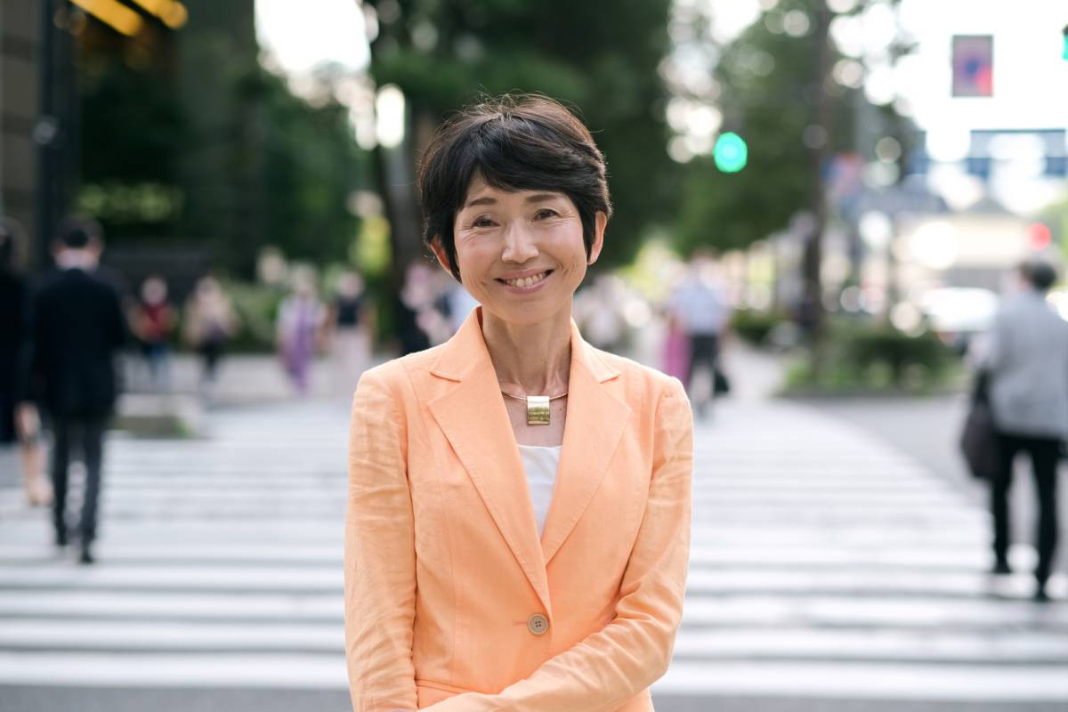 スーツ姿の女性