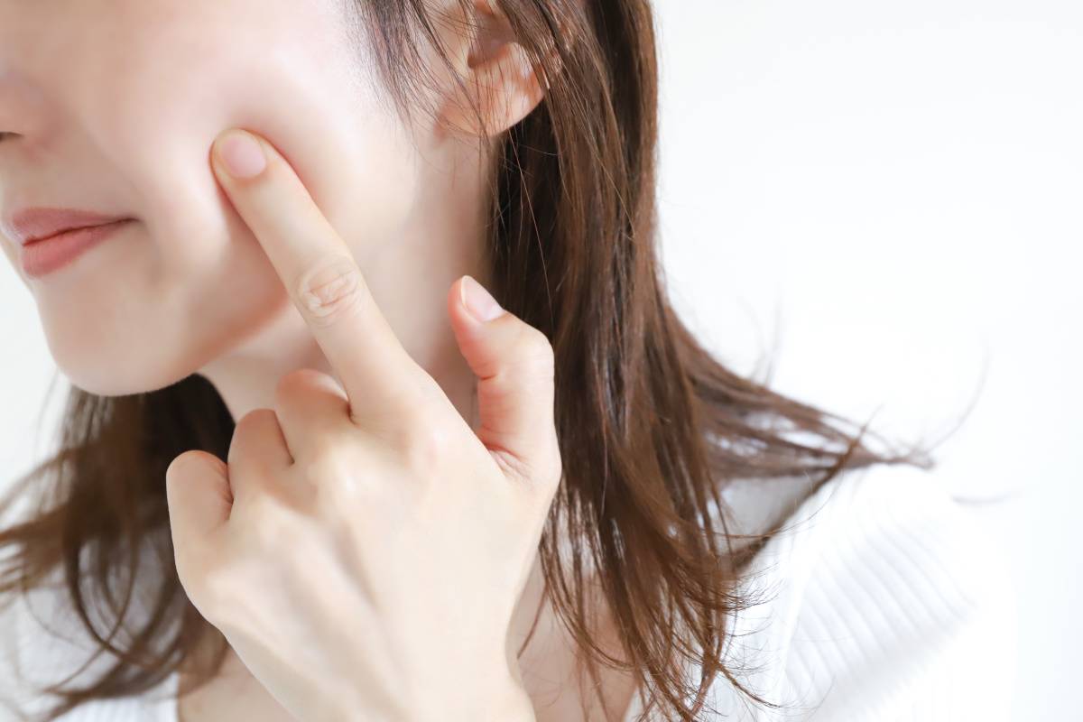 お肌を気にする女性