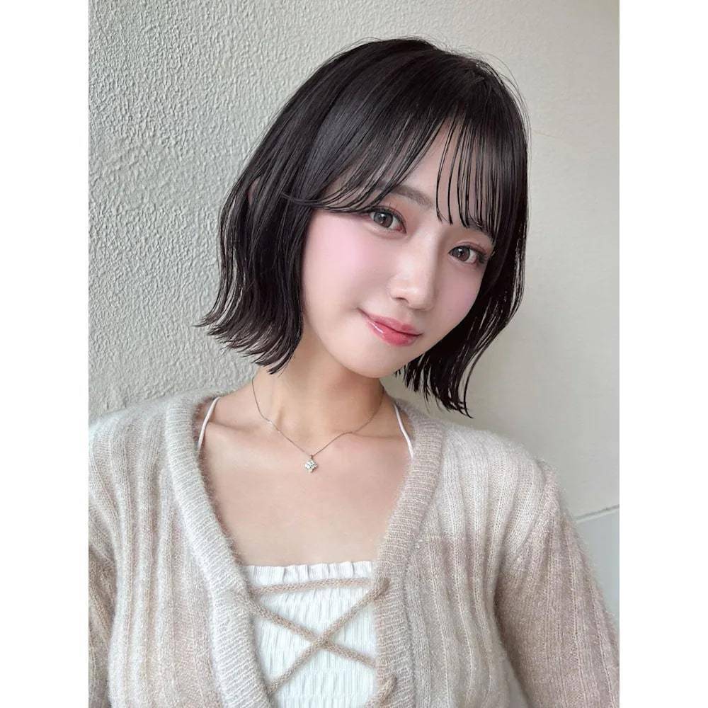外ハネ束感ボブ