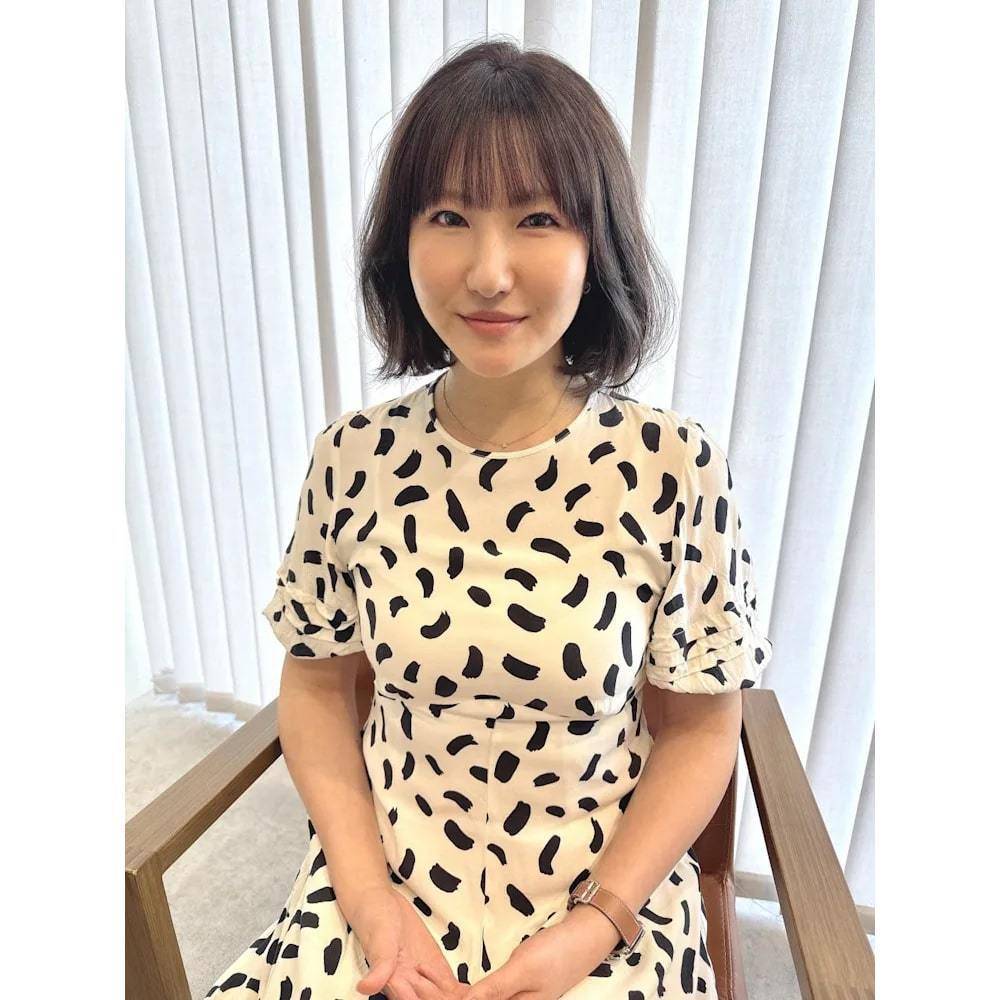 ダークグレージュの韓国風ボブ