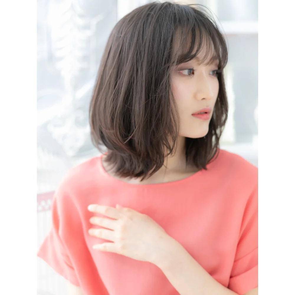 暗髪でもカバーできるアッシュグレー