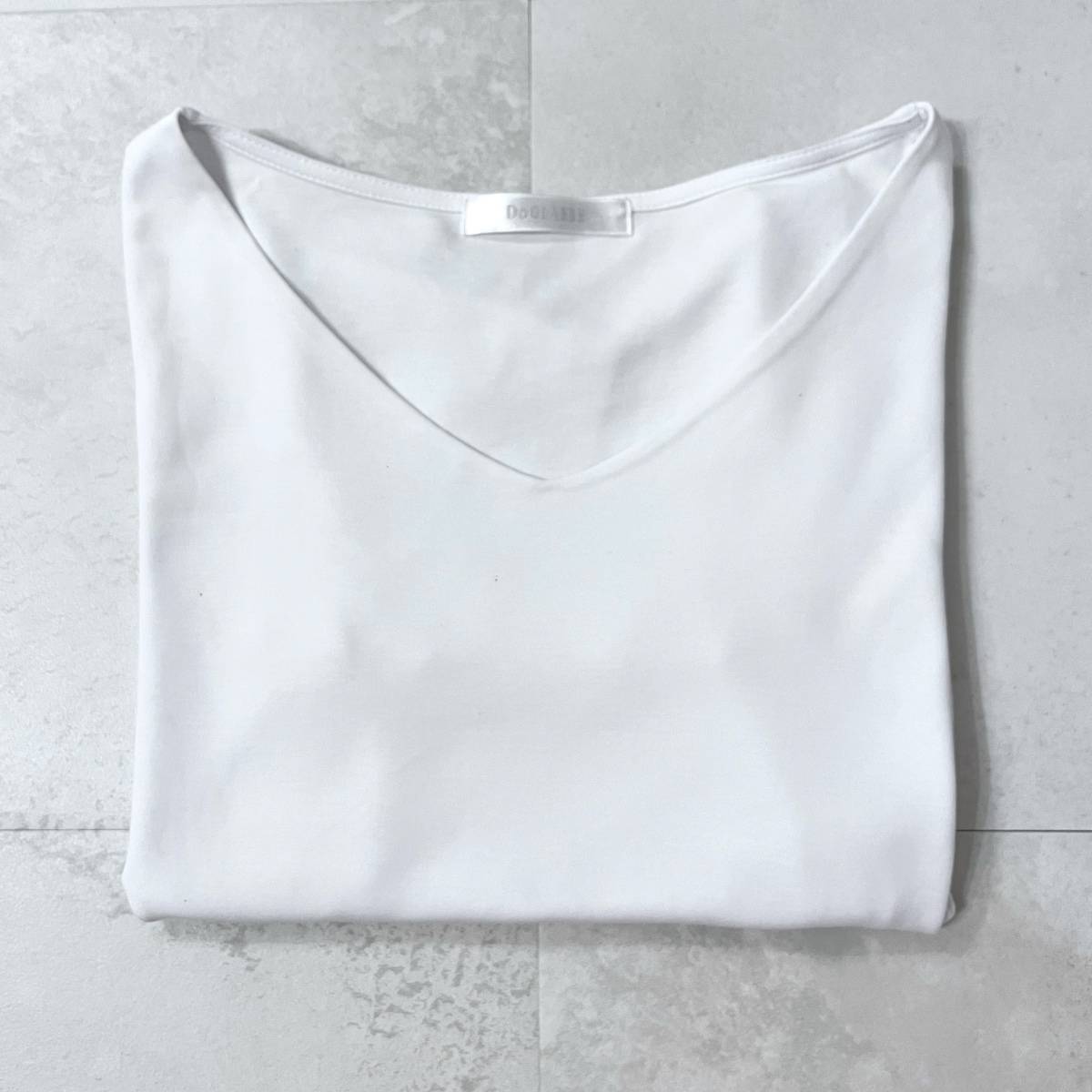 DoCLASSE VネックTシャツ