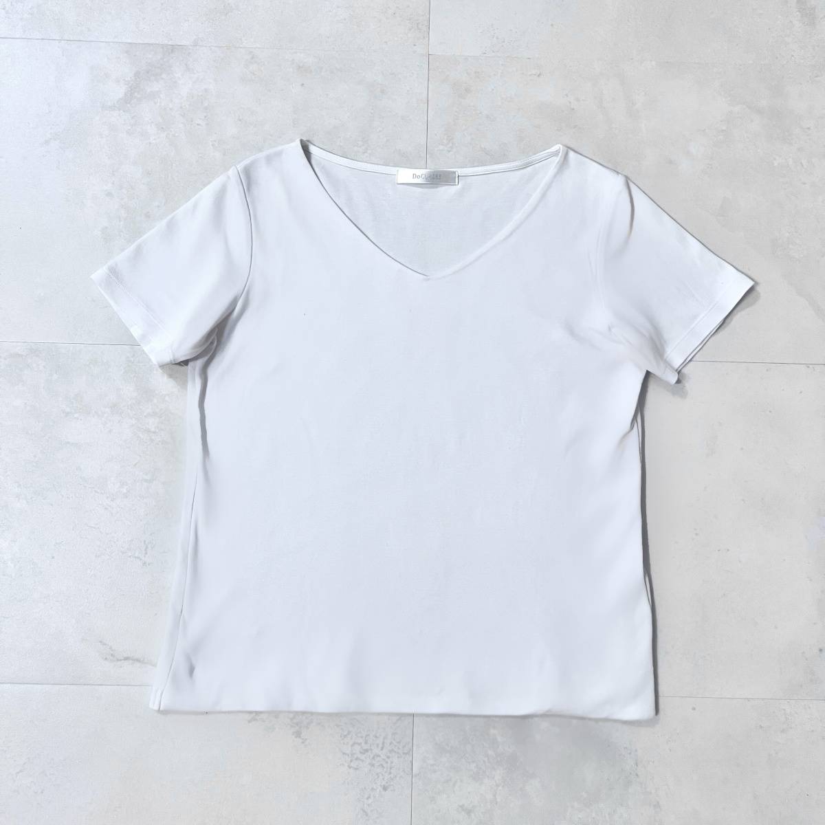 DoCLASSE VネックTシャツ