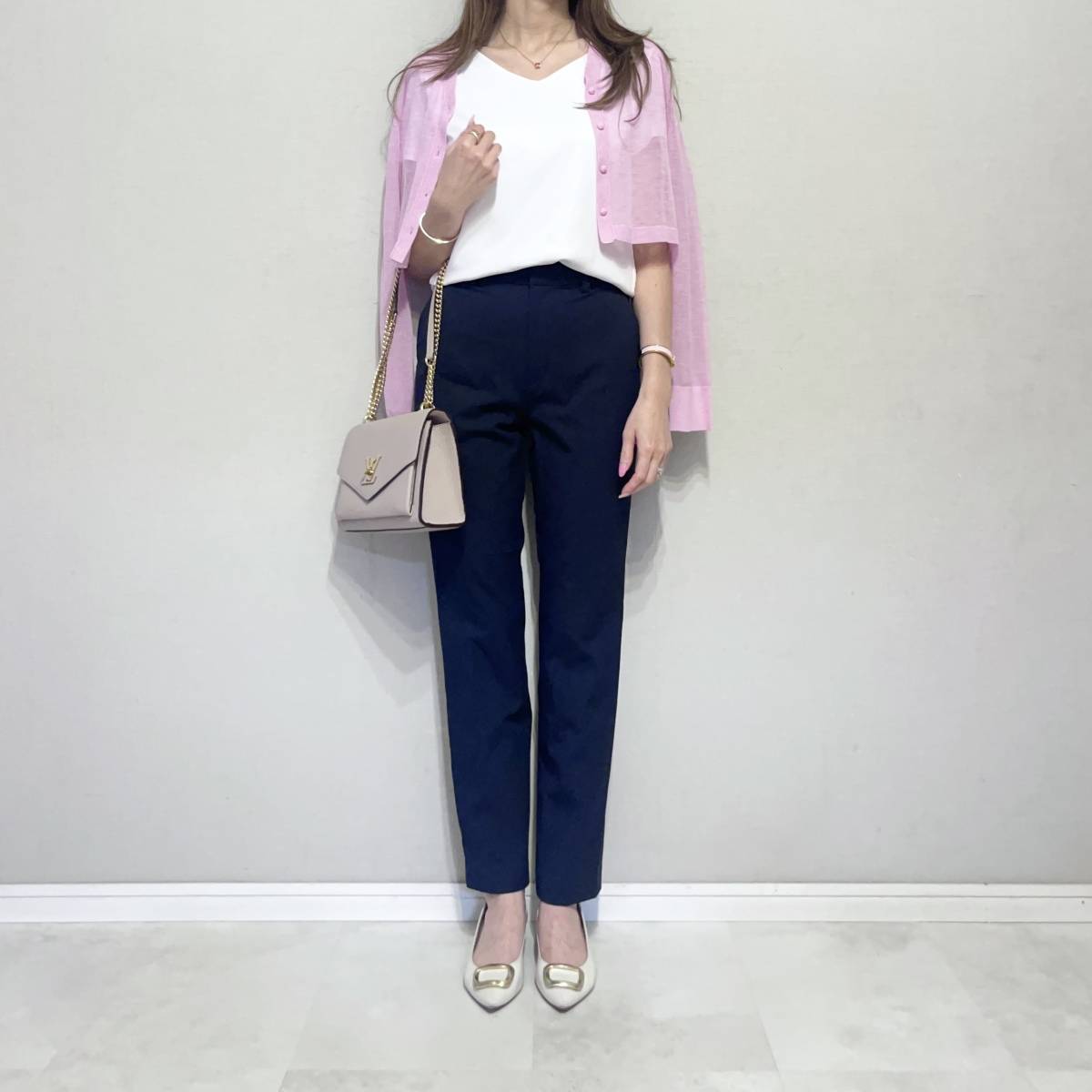 DoCLASSE VネックTシャツコーデ