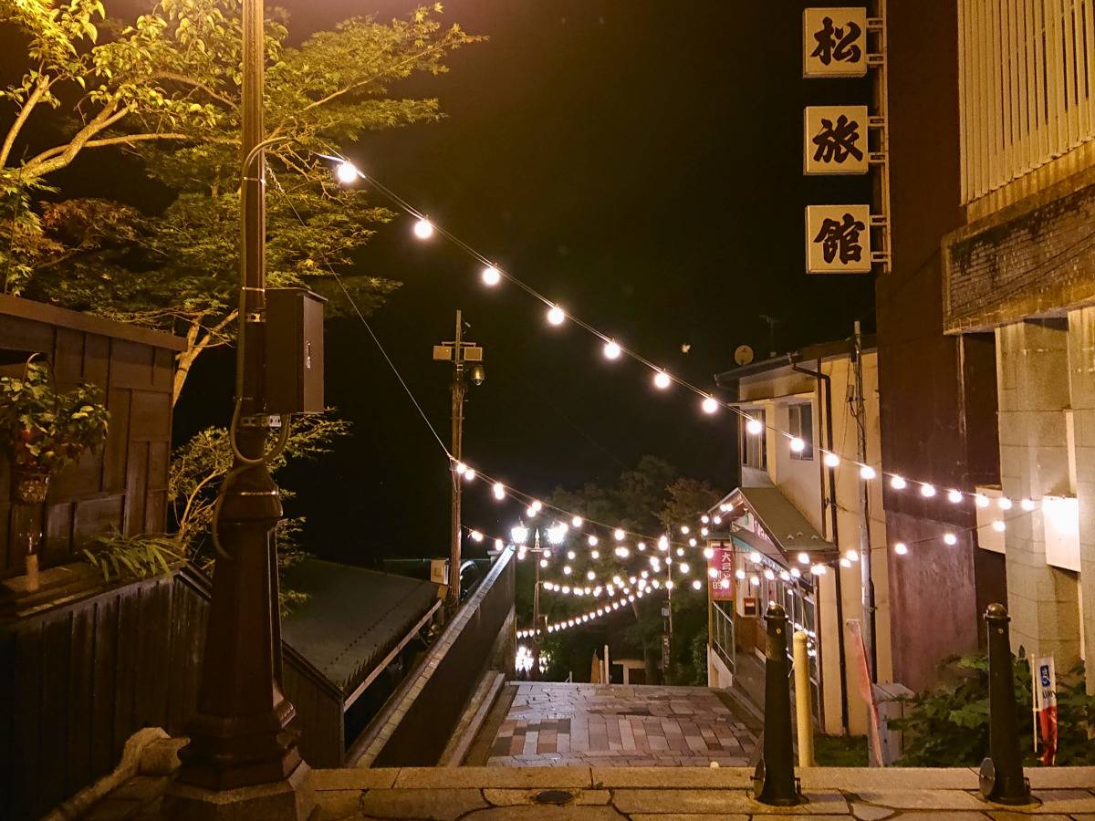 夜の石段街