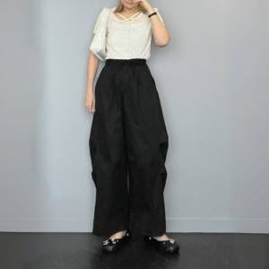 【2026年7月】めちゃくちゃセンスいい……。夏の黒パンツコーデ5選