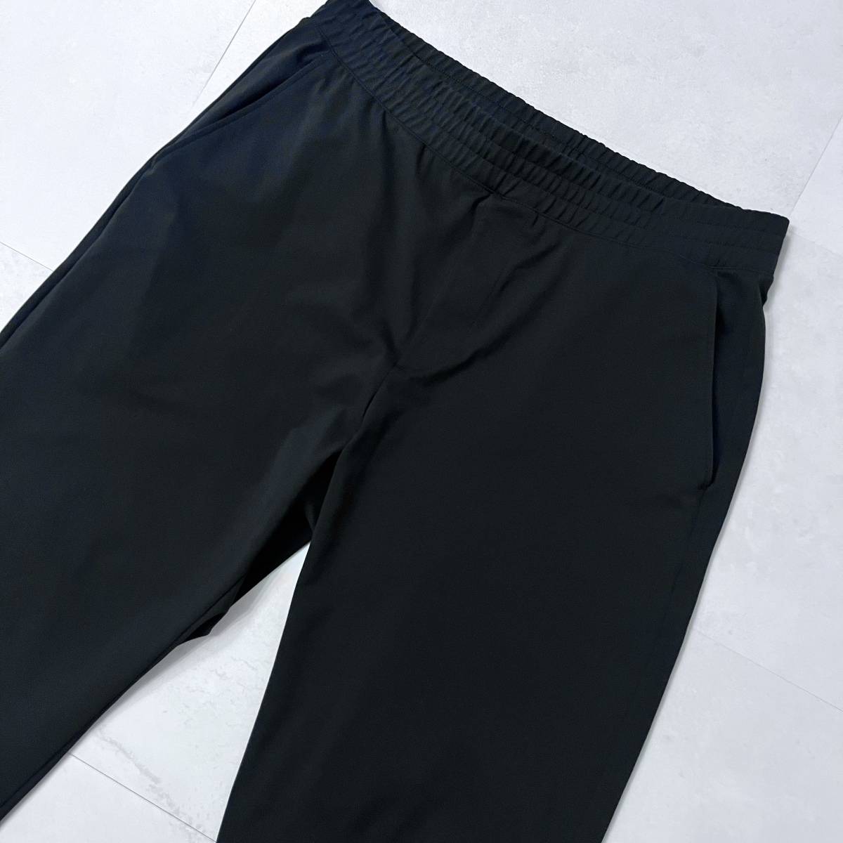 UNIQLO ウルトラストレッチアクティブジョガーパンツ