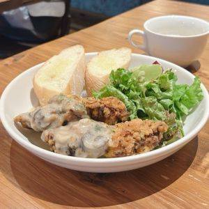 【原宿ランチ】落ち着いて話せる♡大人女子が通う「本場NY風」のボリューム満点おしゃれカフェ