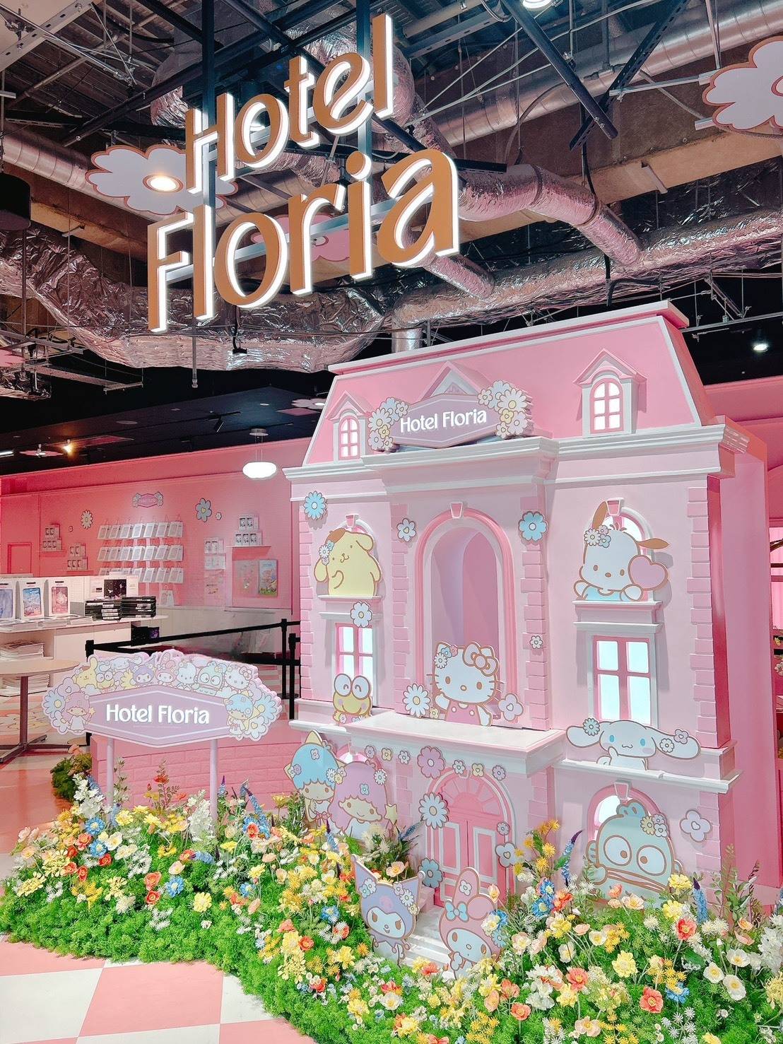 「Hotel Floria」の展示