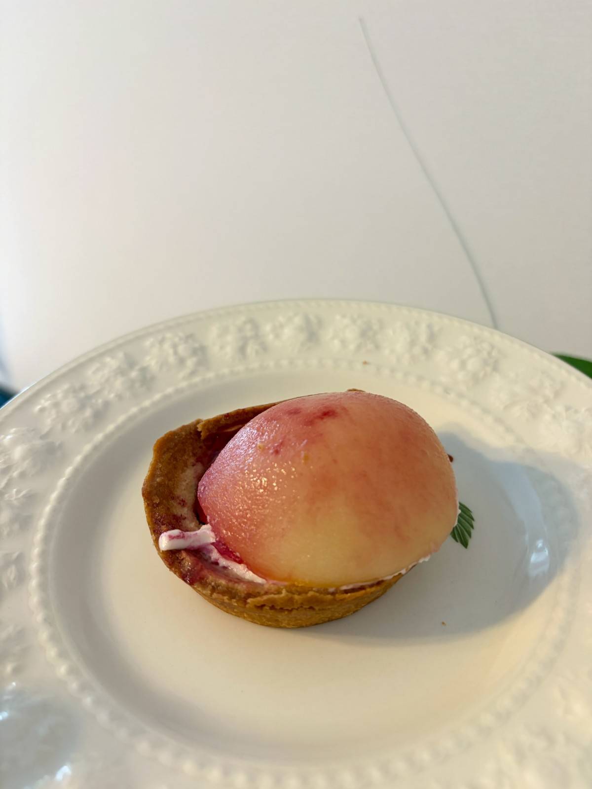 ローソン「ごろっと1/2個分！桃のタルト」