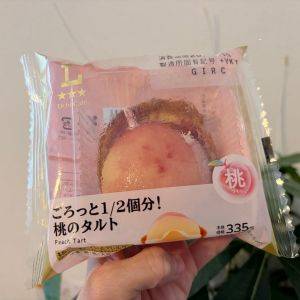 【ローソン】デパ地下レベルじゃない……？桃を丸かじりできるスイーツ