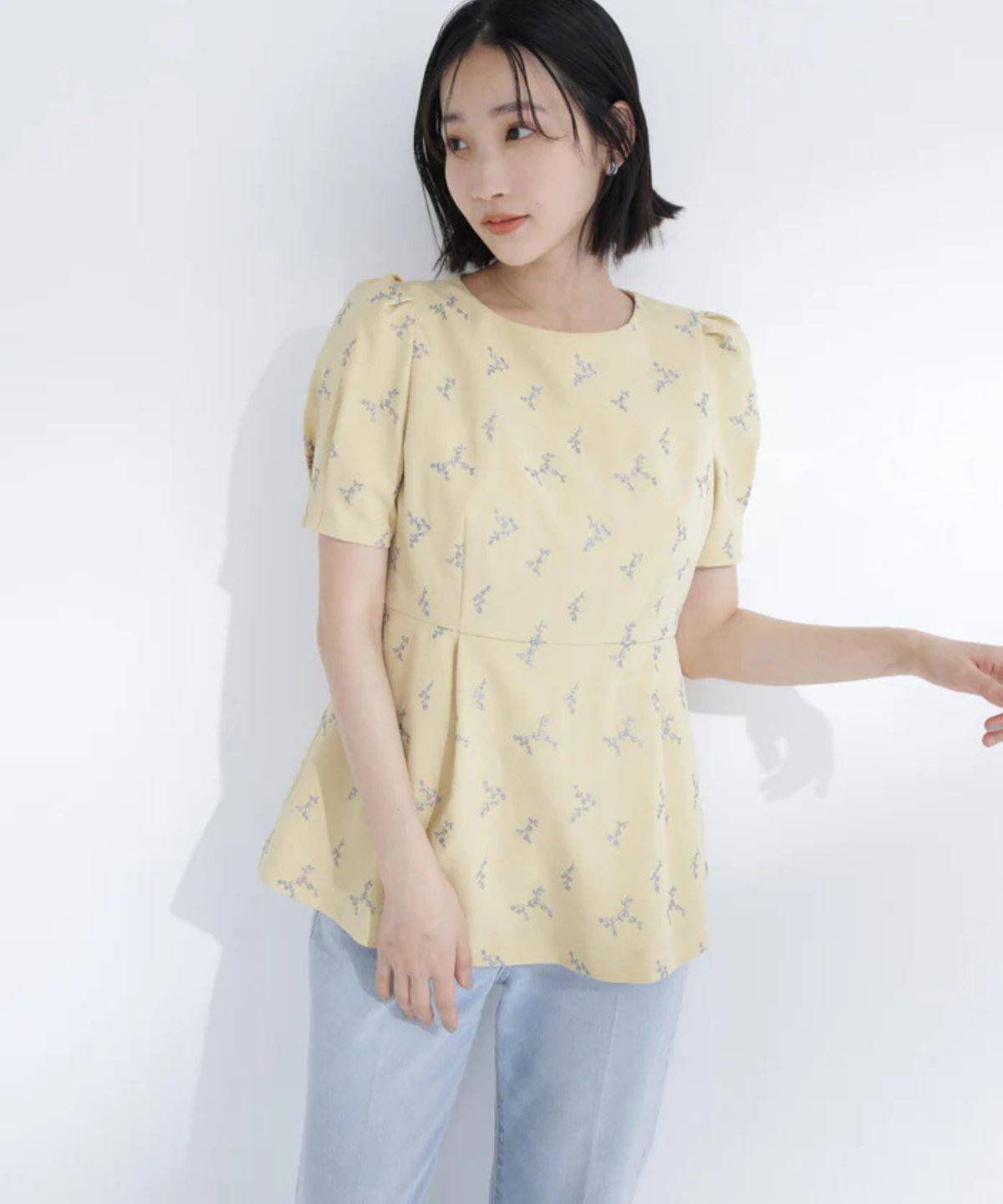NATURAL BEAUTY BASIC ラメ刺繍ペプラムブラウス