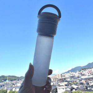 夏のお出かけの必需品！持ち運びやすいゲルタイプの「保冷スティック」