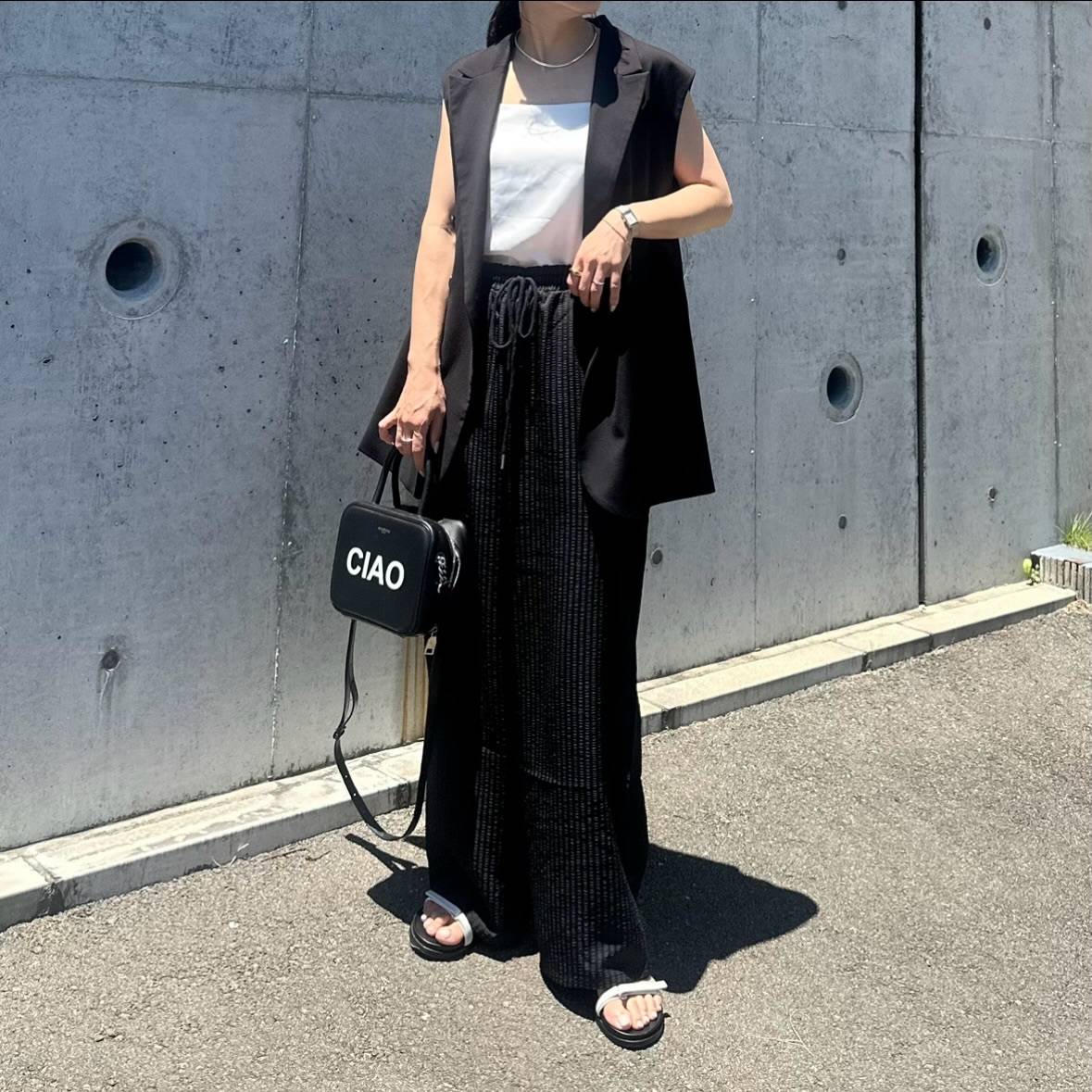 ベスト×ストライプ柄パンツ