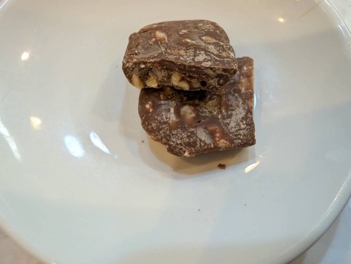 モンロワールの「神戸クラッシュアーモンドチョコレート」