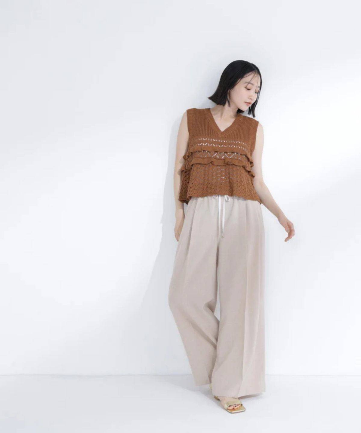 NATURAL BEAUTY BASIC Vネック透かし編みフリルニット