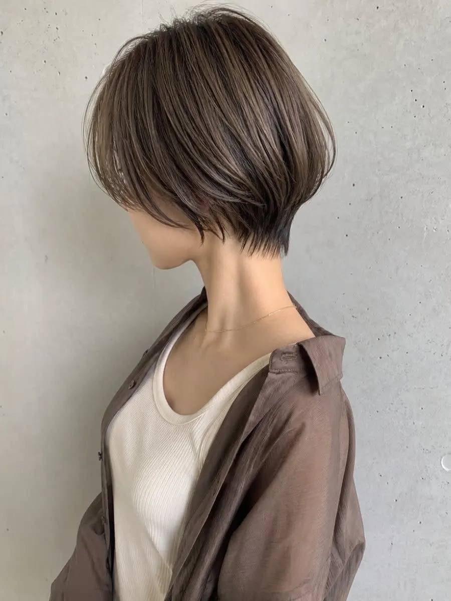 アッシュグレージュ