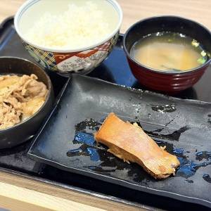 【吉野家】「こういうのでいいんだよ」「贅沢感も凄い」SNSで大絶賛の新メニューを正直レビューしてみた