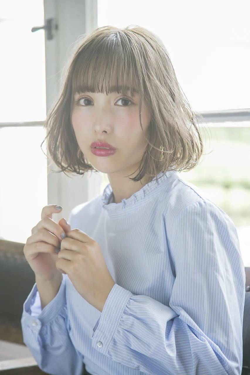 スモーキーベージュ