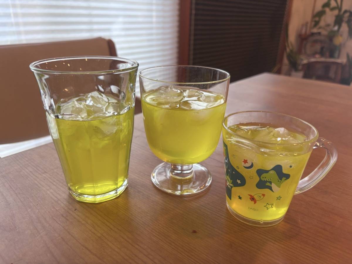 コップに注いだアミノバイタル® クエン酸チャージ ウォーター