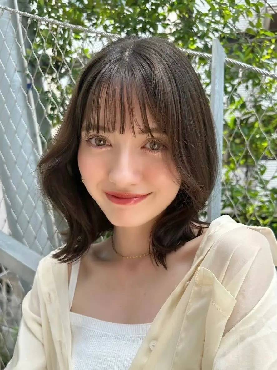 オリーブグレージュ