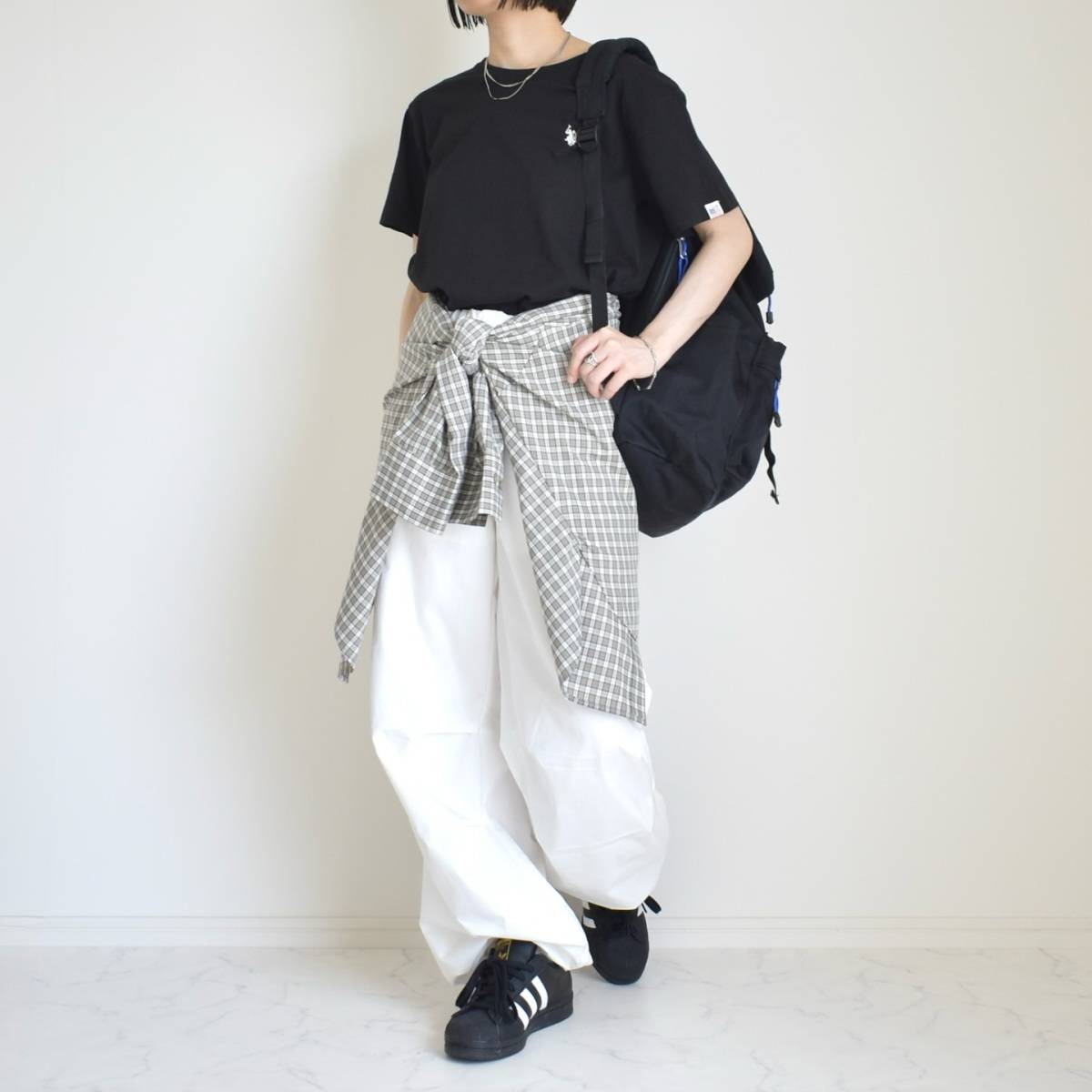 チェック柄シャツを腰巻きする♪