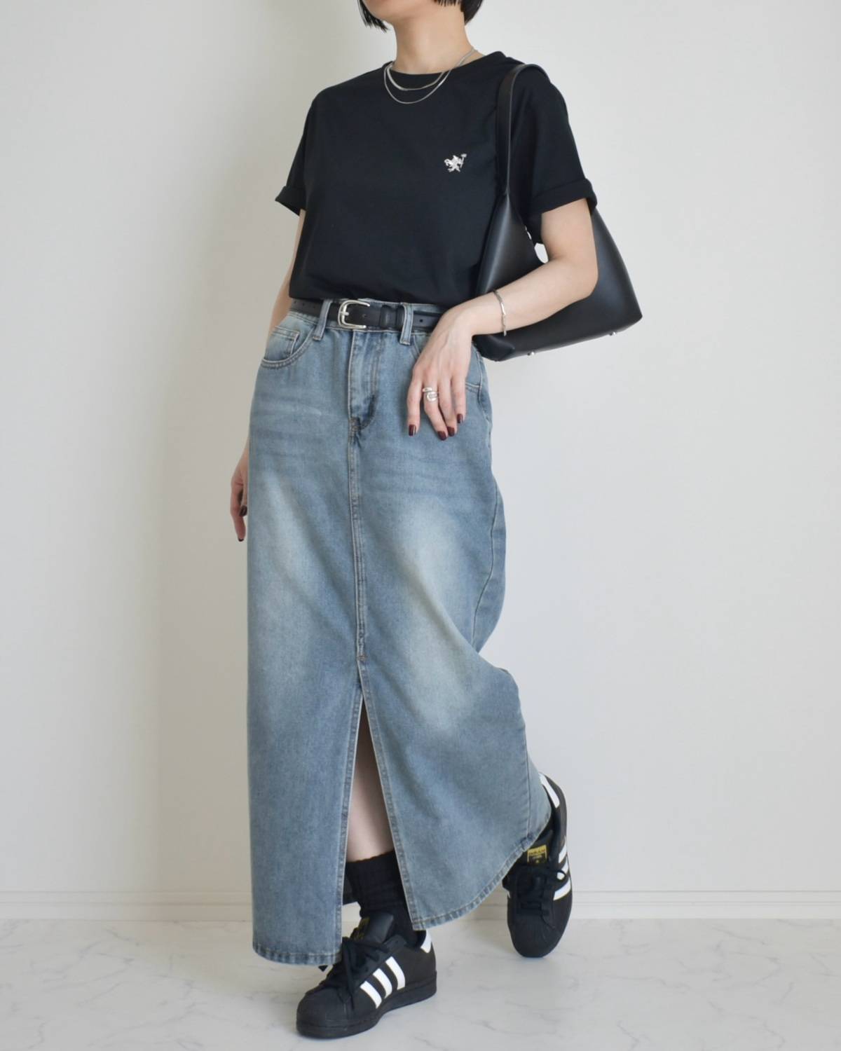 Tシャツ×デニムスカート