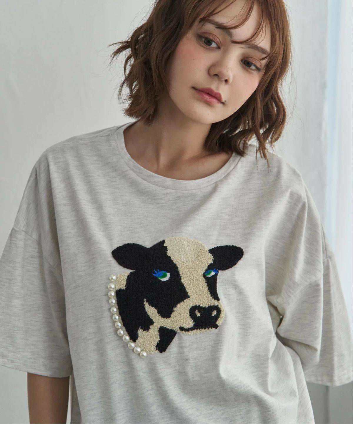 notch. パールネックレス ウシ サガラ刺繍Tシャツ