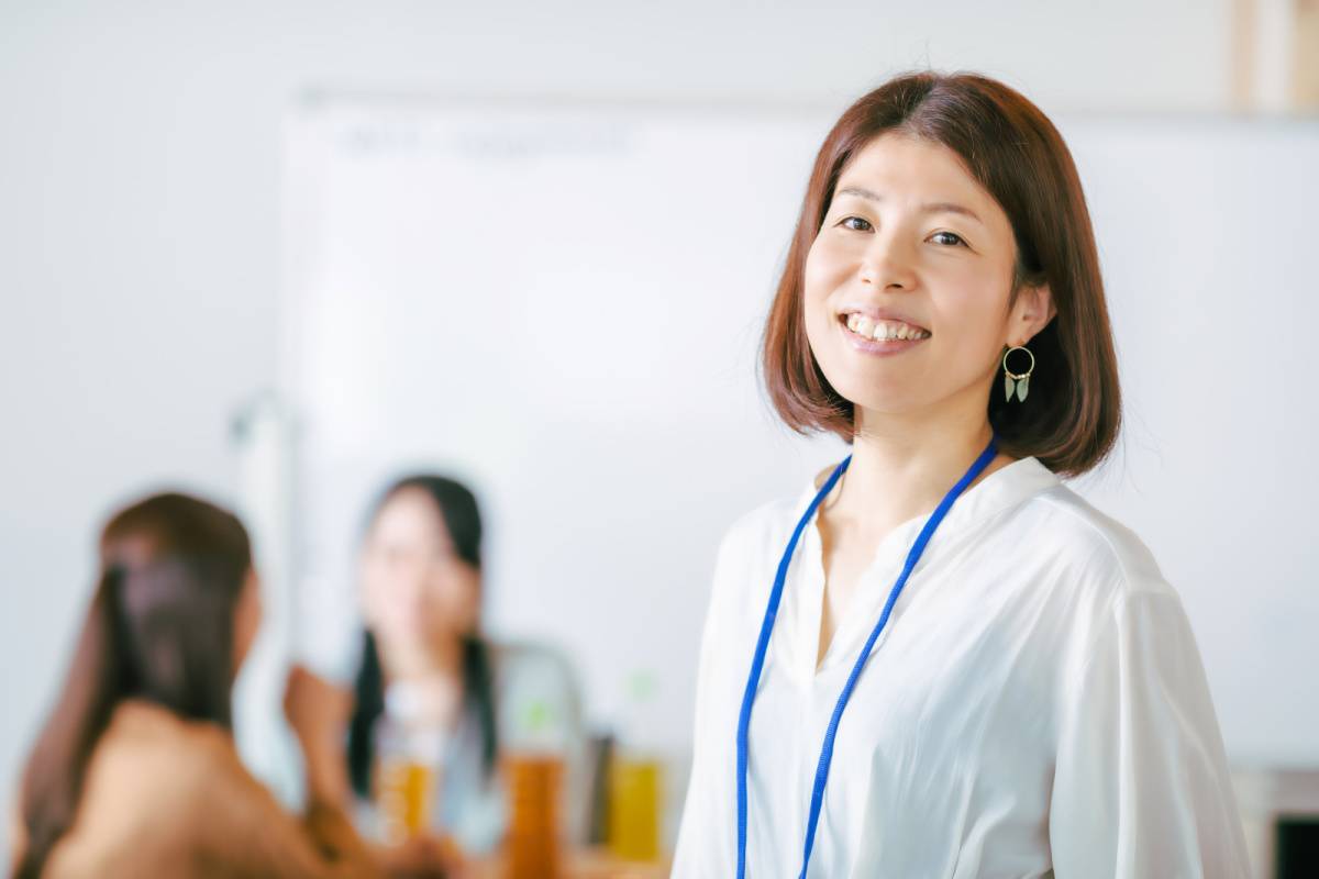 オフィスで働く女性