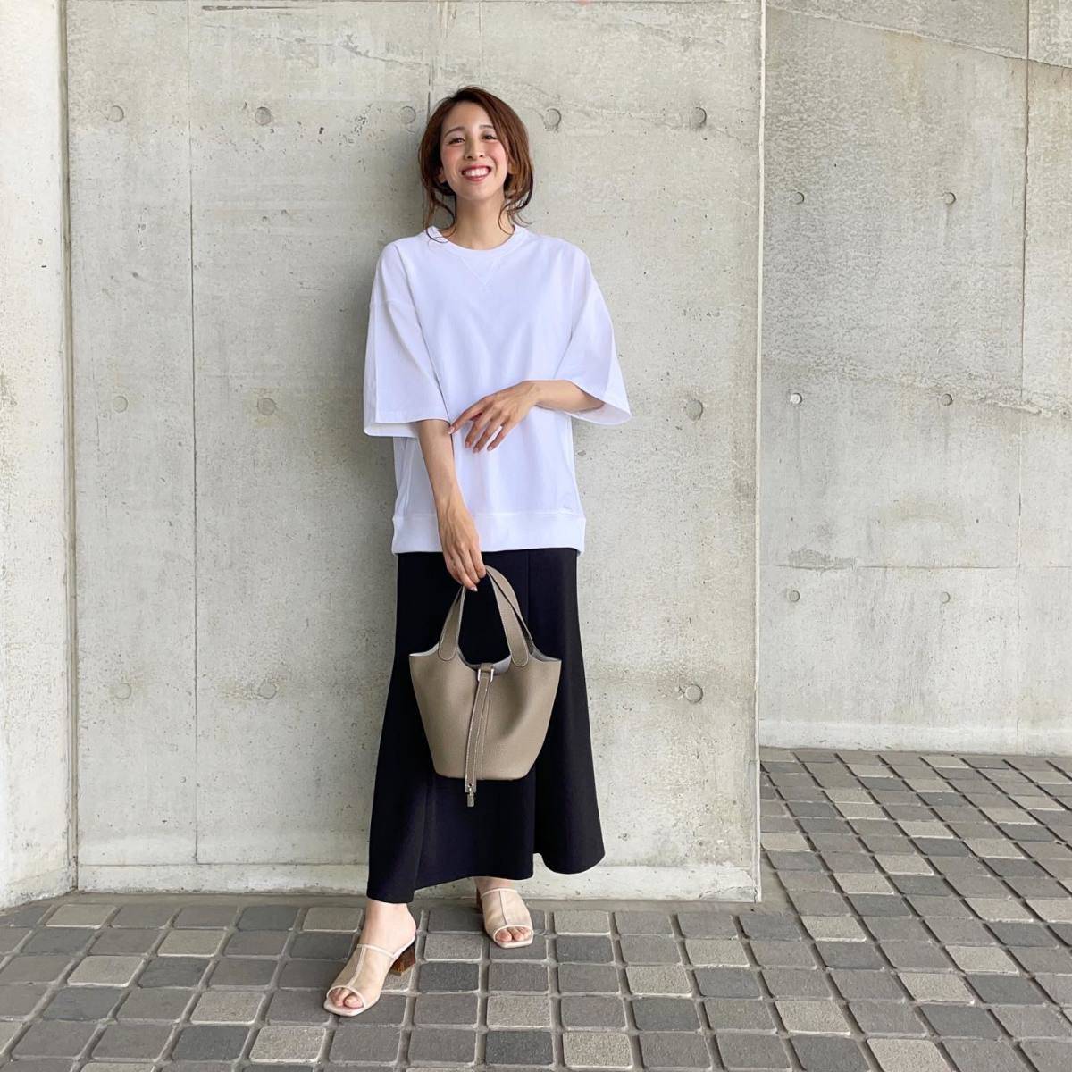 ロング丈のTシャツを合わせる♪