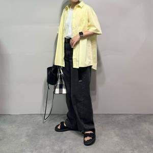 【2026年8月】老け見えに悩む人、必見。シャツを使った真夏コーデ5選