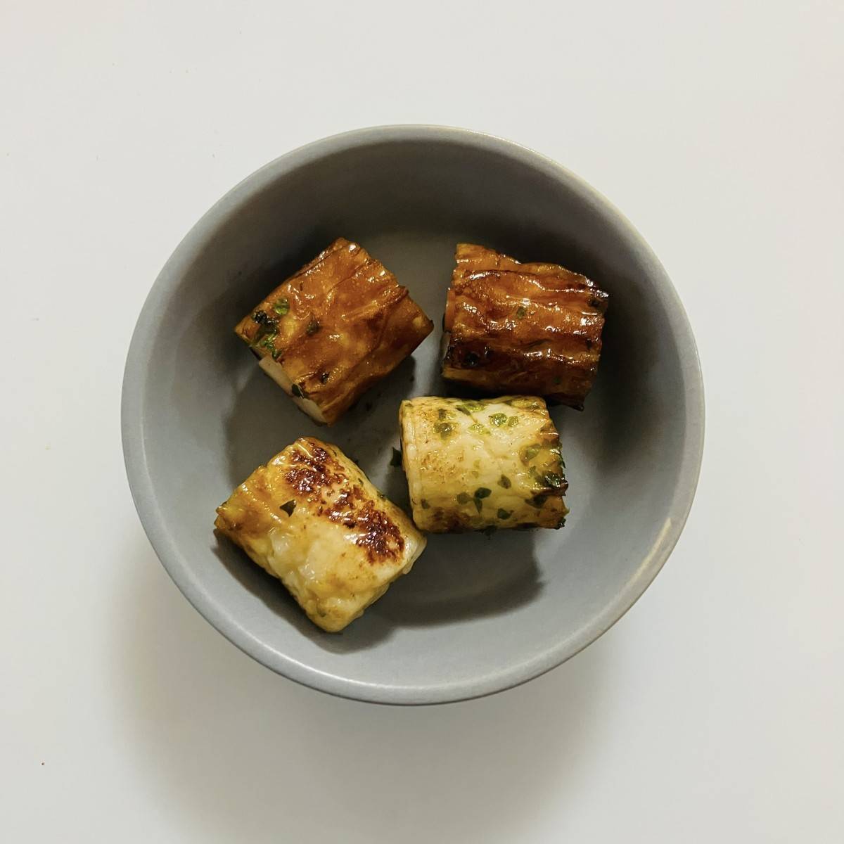 紀文公式の「ちくわとカニカマのほたて貝柱風コロコロバターじょうゆ焼き」のレシピ