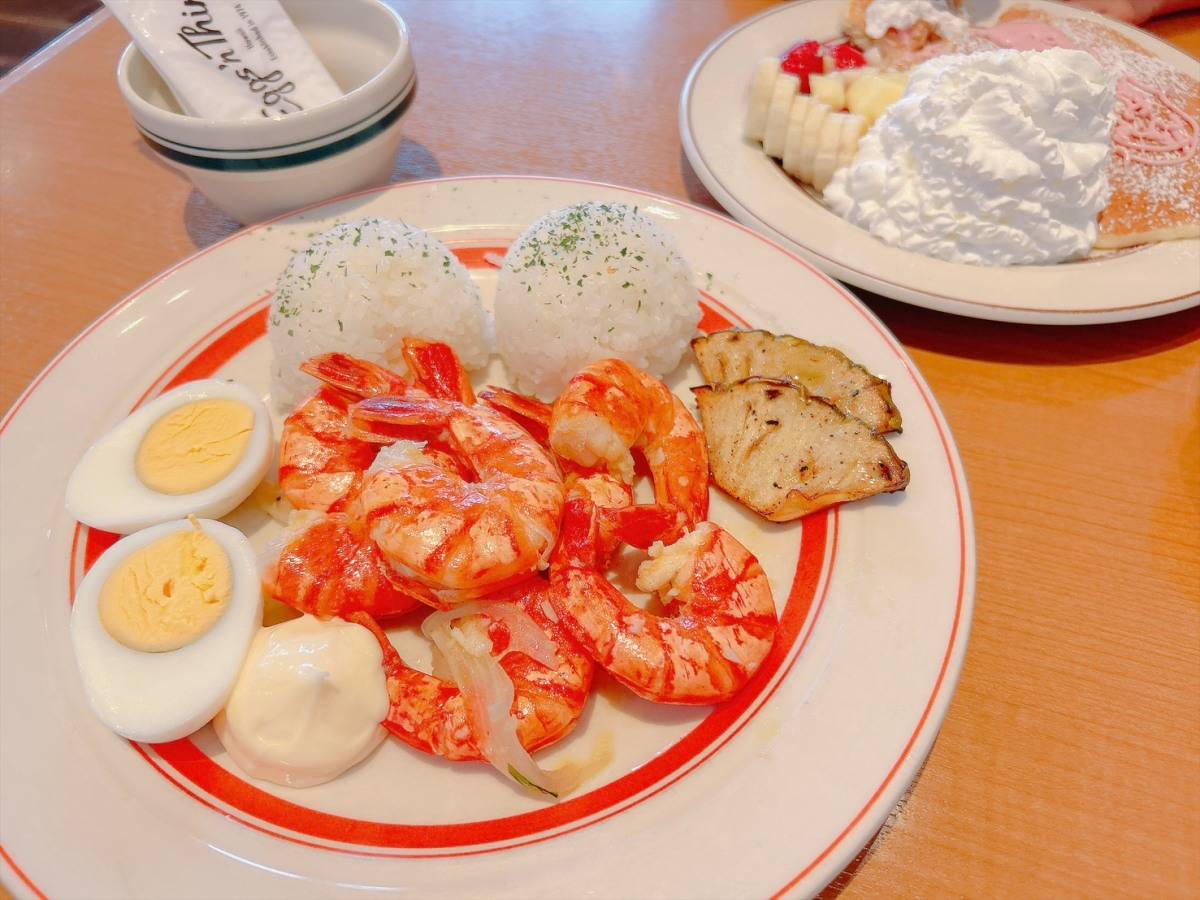 Eggs ’n Thingsのガーリックシュリンプのプレート